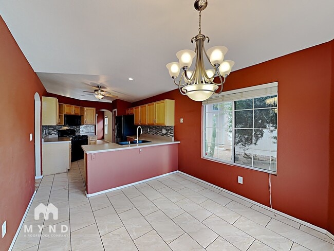 Building Photo - 2556 W Saguaro Bluffs Dr