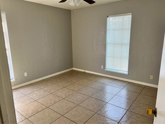 Building Photo - 8672 Cloverdale