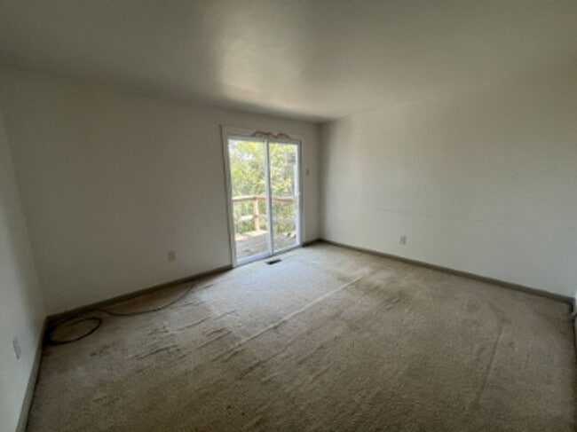 Foto del edificio - 2 bed/ 1 bath Townhome, Port Vue, PA -$895.00