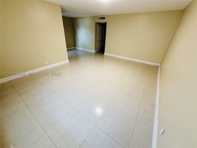 Foto del edificio - 581 N University Dr
