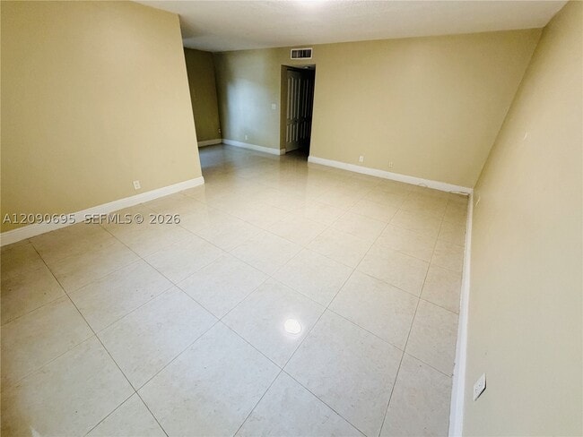 Building Photo - 581 N University Dr