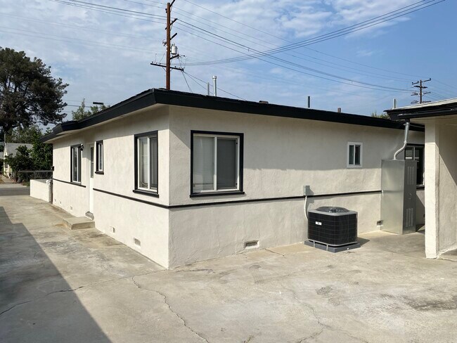 Building Photo - 8012 Emerson Plz