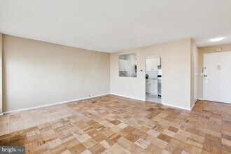 Building Photo - 200 Locust St