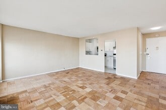 Building Photo - 200 Locust St