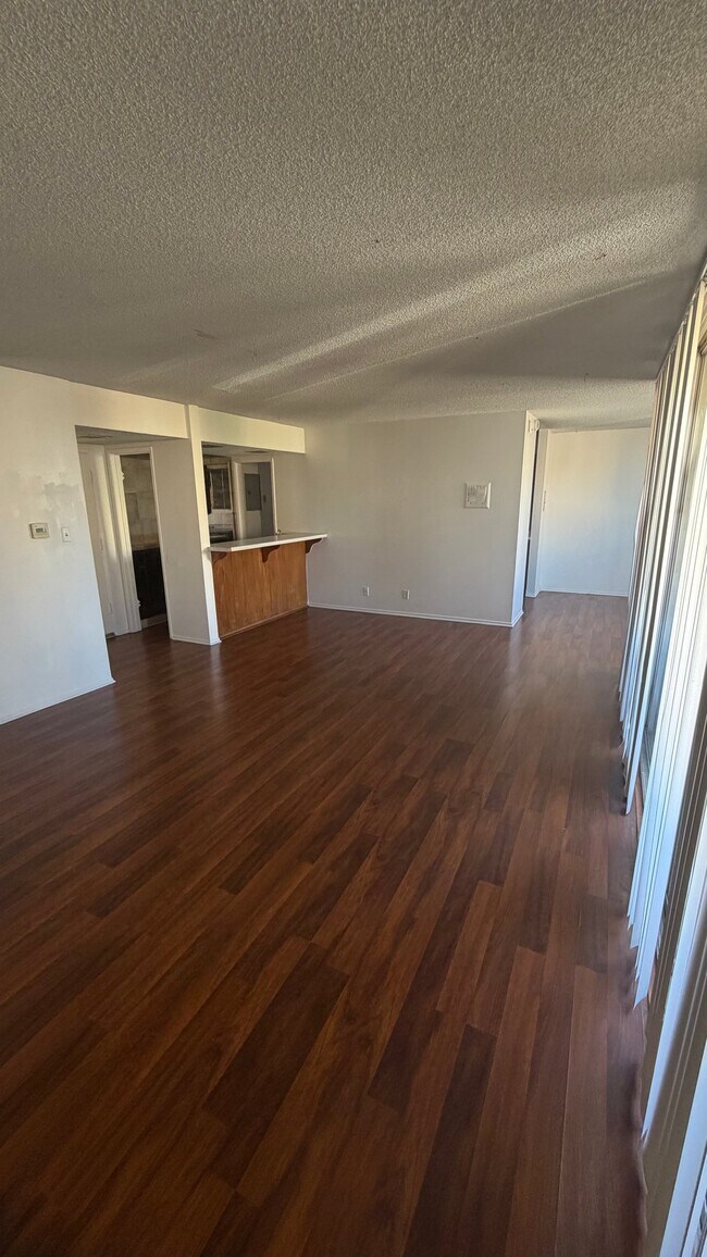 Foto del edificio - 1301 W Lincoln Ave