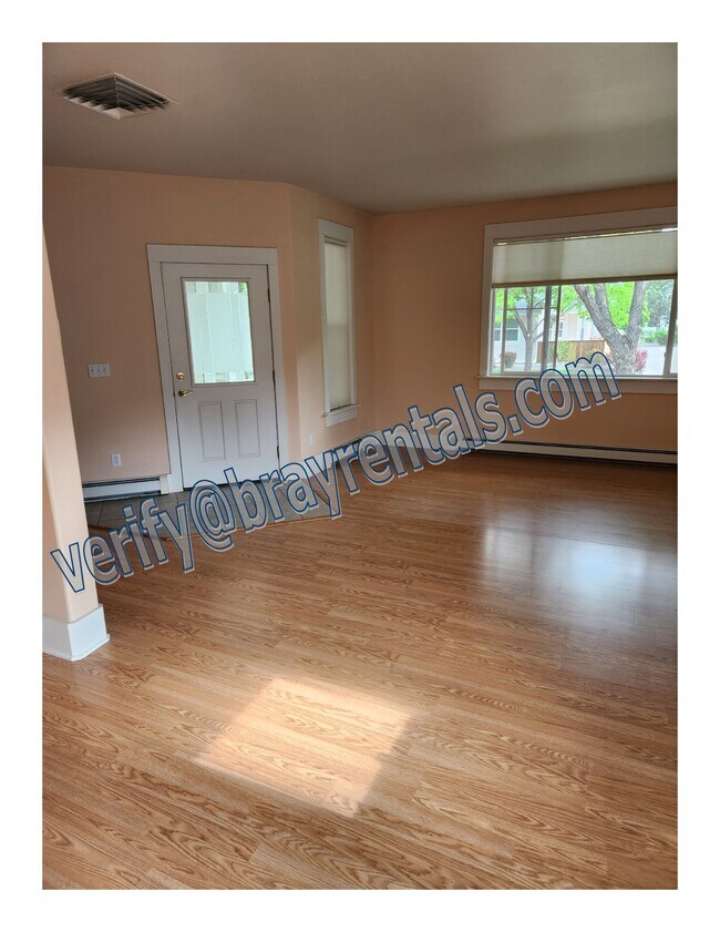 Building Photo - 1113 Primrose Ln