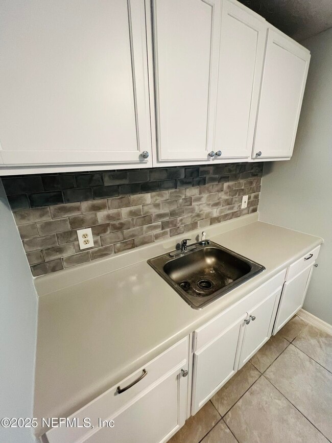 Building Photo - 3638 Lionell St