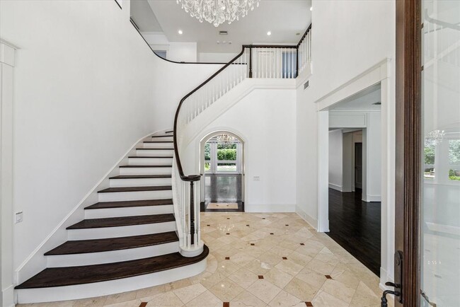 Foto del edificio - 422 Piney Point Rd