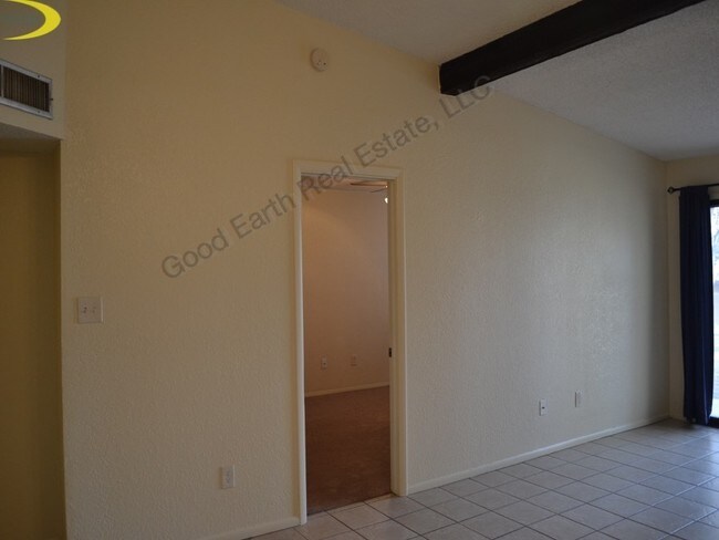 Building Photo - 3253 Missouri Ave