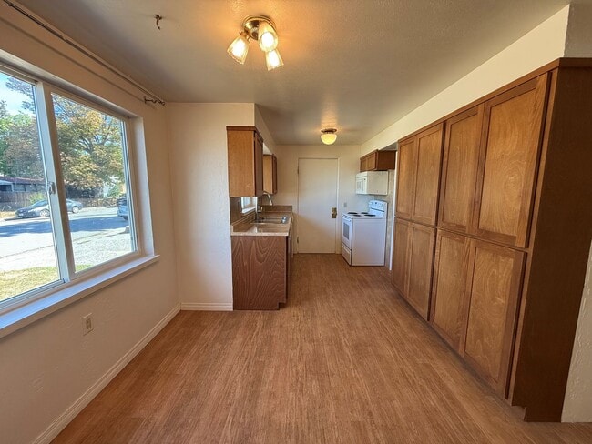 Building Photo - Now renting 2 bedroom Duplex please visit ...