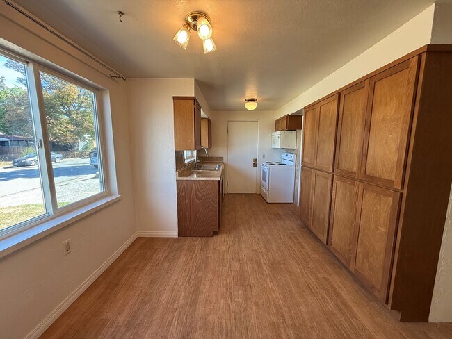 Foto del edificio - Now renting 2 bedroom Duplex please visit ...