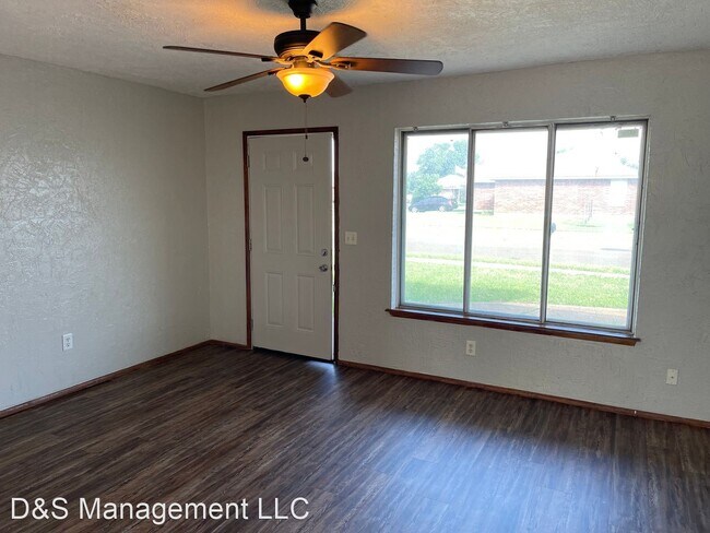 Building Photo - 3 br, 1.5 bath House - 1716 Regency Blvd.,