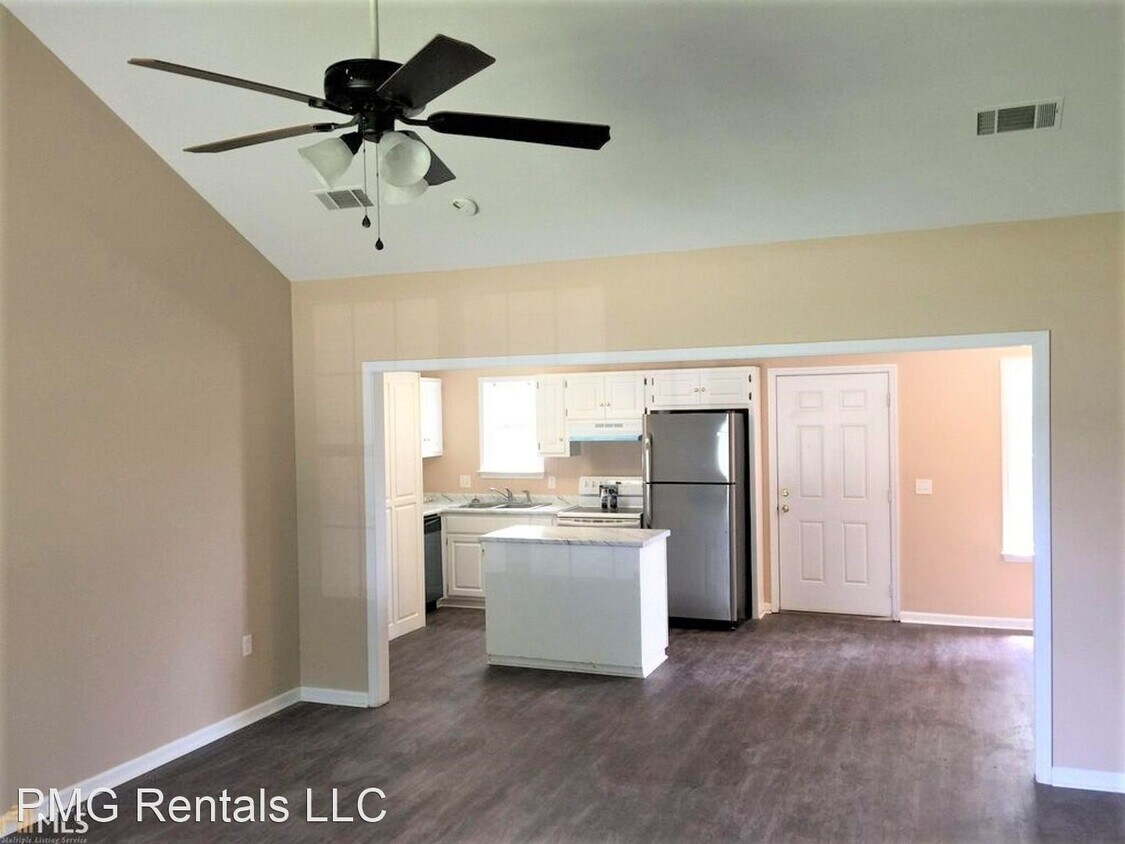 Foto principal - 2000 Talons Lake Dr