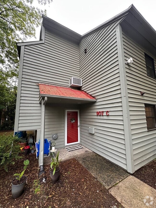 Building Photo - 907 N Mangum St
