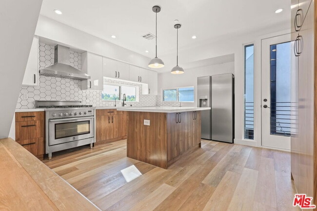 Foto del edificio - 803 N Harvard Blvd