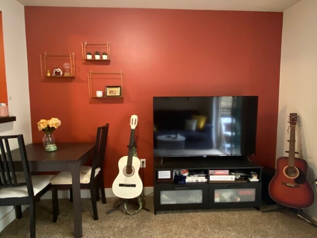 Living Room - 700 E Denny Way