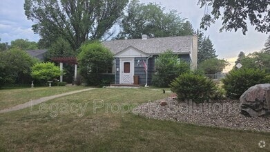 Building Photo - 926 N Mandan St