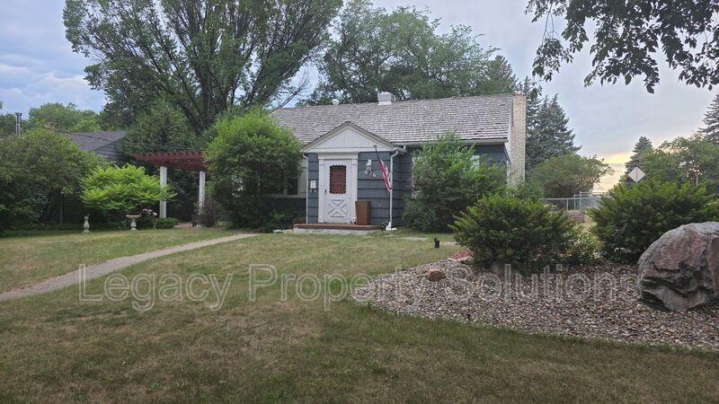 Primary Photo - 926 N Mandan St