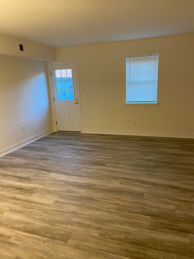 Living room - 304 S Center St
