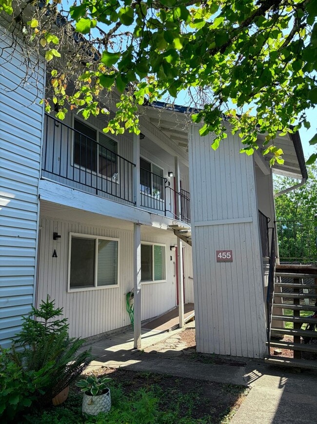 Building Photo - (858) Fox Fire - 2 Bedroom / 1 Bathroom