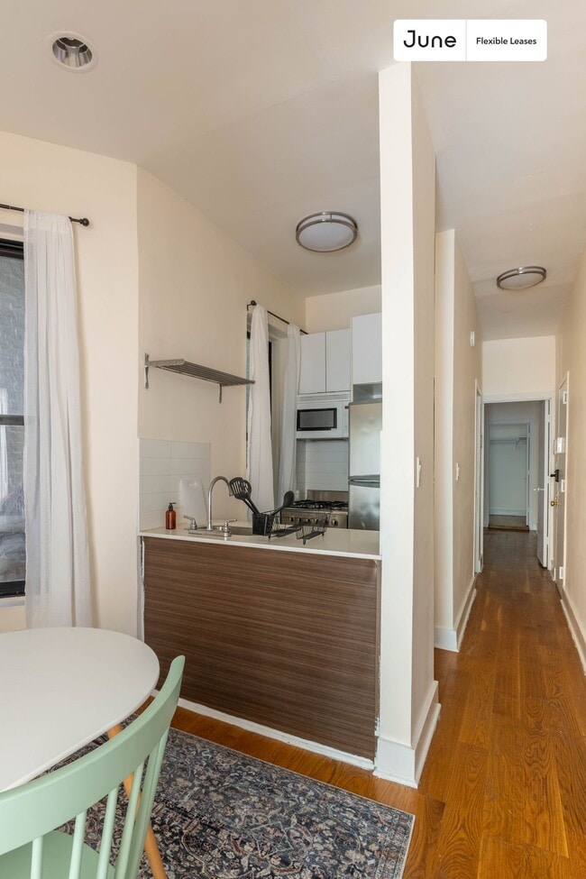 Building Photo - 932 Amsterdam Ave