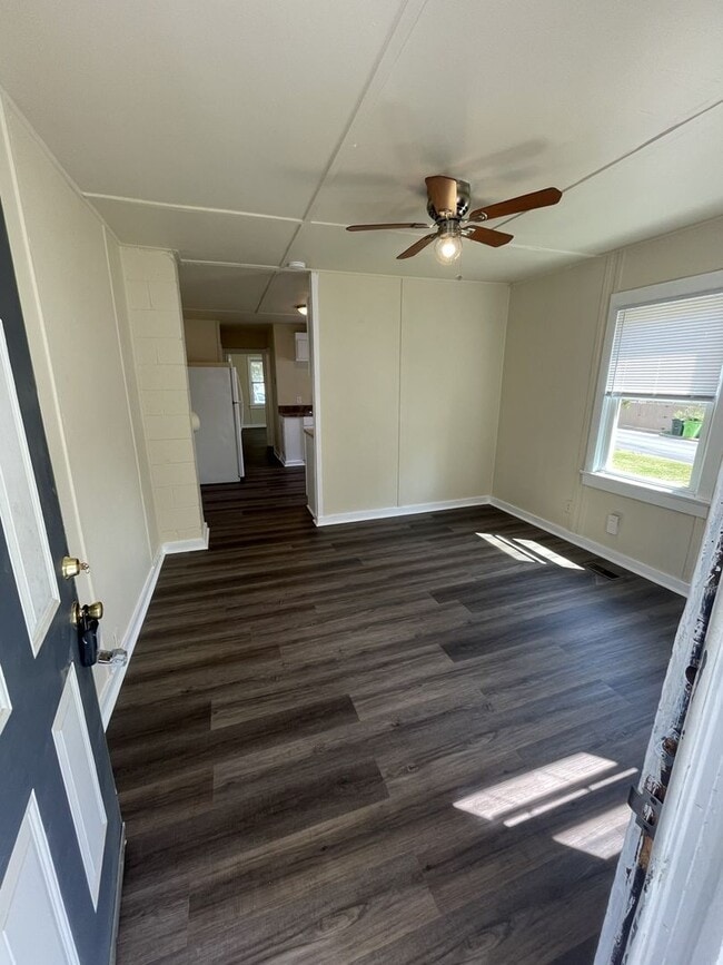 Building Photo - 1 Bedroom 1 Bathroom