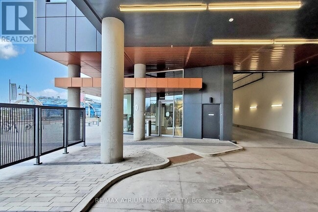 Photo du bâtiment - 10 Rouge Valley Dr W