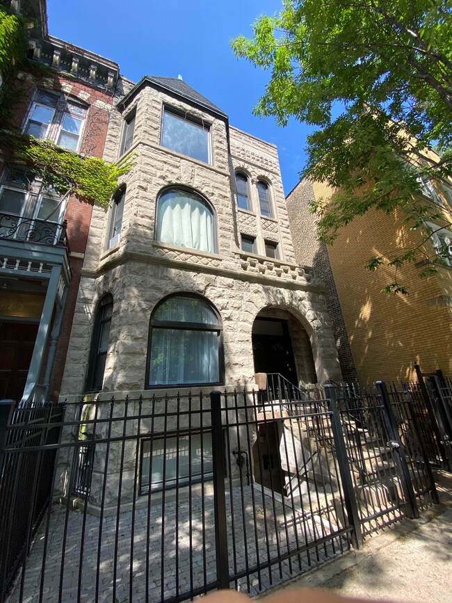 Building Photo - 2242 N Halsted St