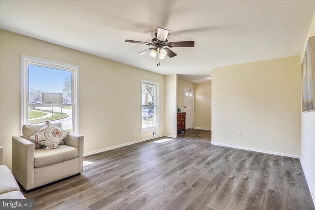 Building Photo - 2100 Willowtree Ln