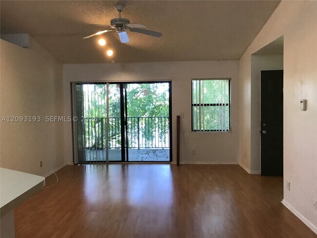Building Photo - 9999 Summerbreeze Dr