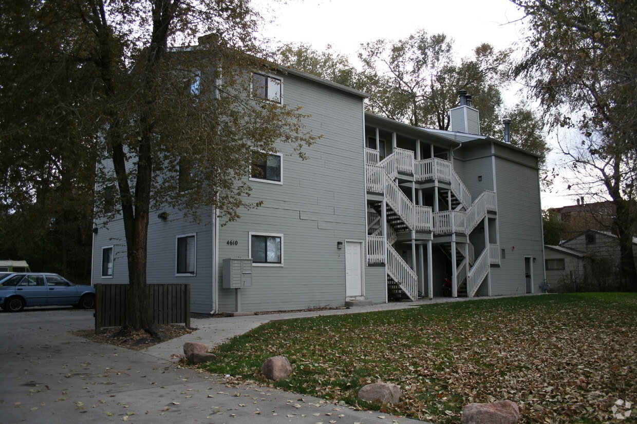 Arapahoe East Apartments in Boulder, CO