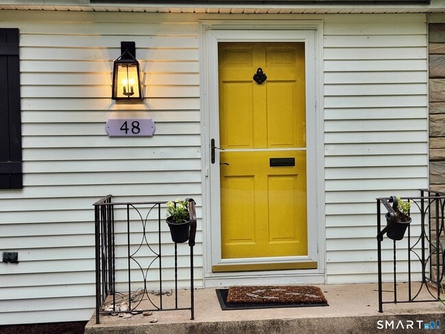 Foto del edificio - 48 Meadow Farms Rd