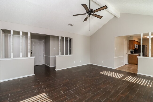 Foto del edificio - 5911 Woodsetter Ln