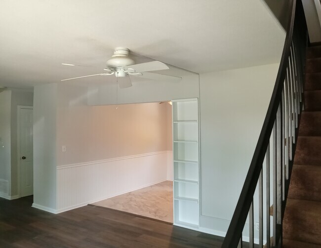 Living Area - 716 W Hurt St