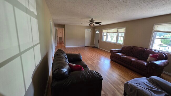 Foto del edificio - 5004 Holmes Ave NW