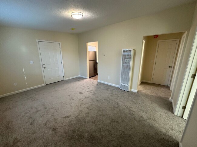 Foto del edificio - Beautiful Remodeled 2 bed, 1 Bath Back Lot Unit