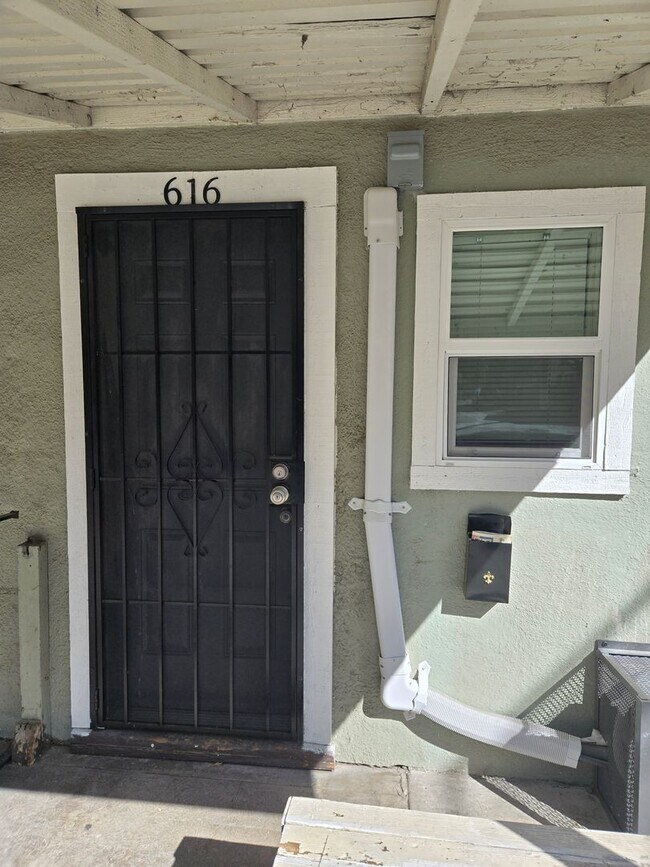Foto del edificio - Downtown Modesto Studio for Rent