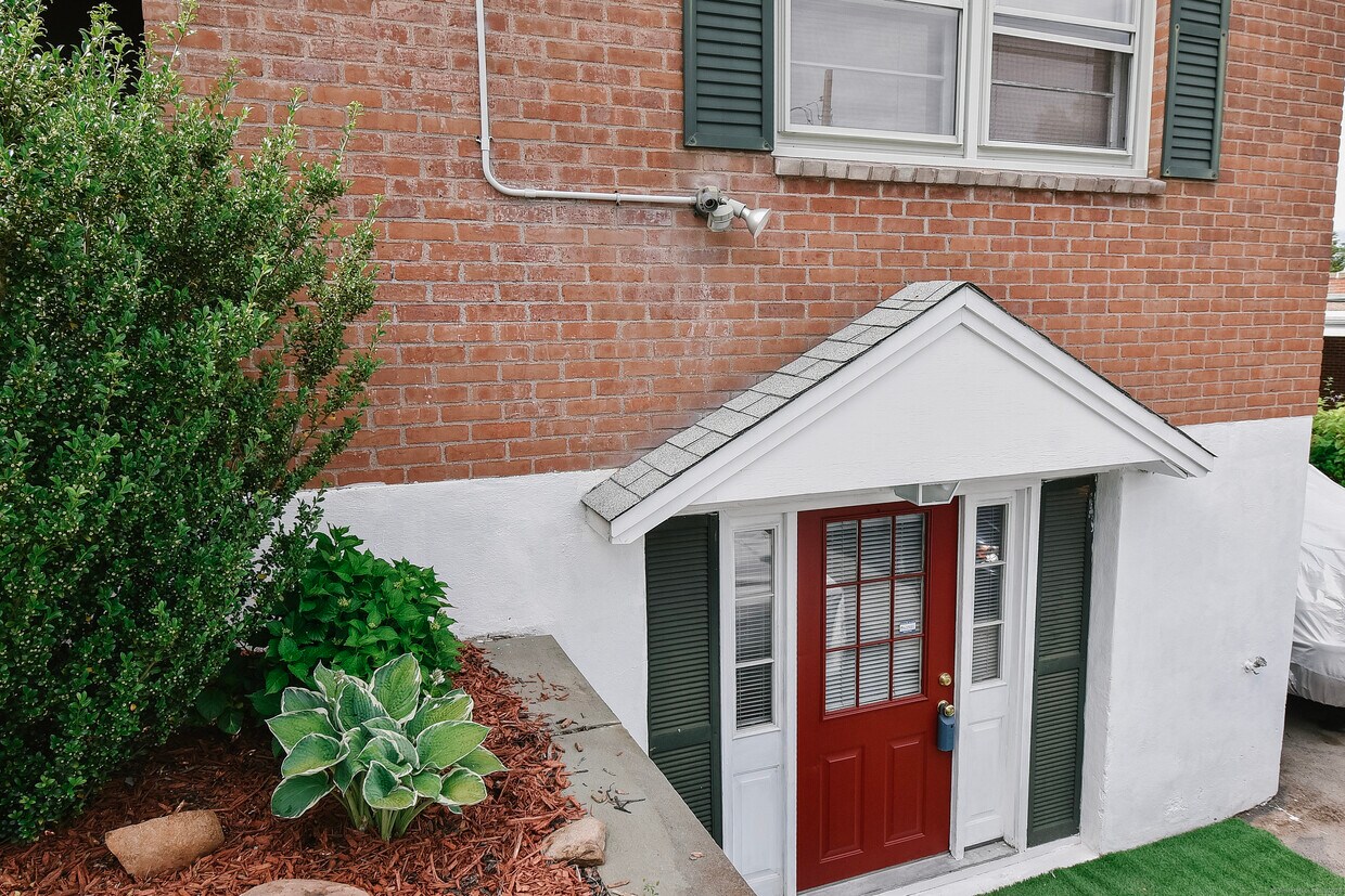 12 Hillcrest Ave Unit lower level, Wethersfield, CT 06109 Room for