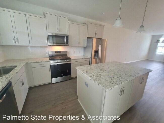 Building Photo - 2 br, 2.5 bath House - 581 Blueway Avenue