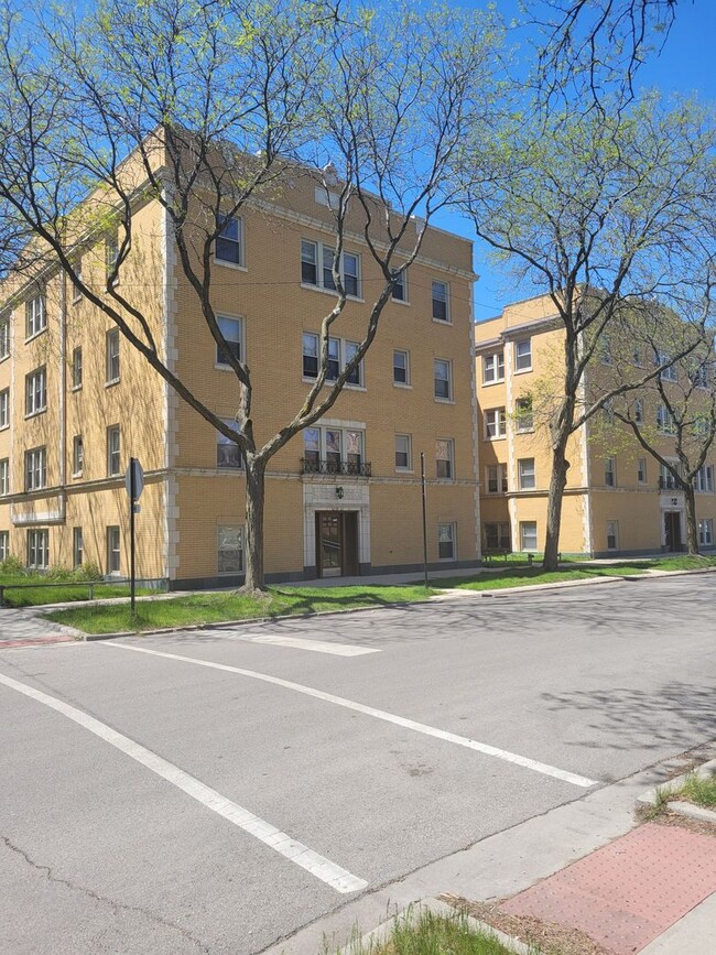 Building Photo - 5234 N Rockwell St