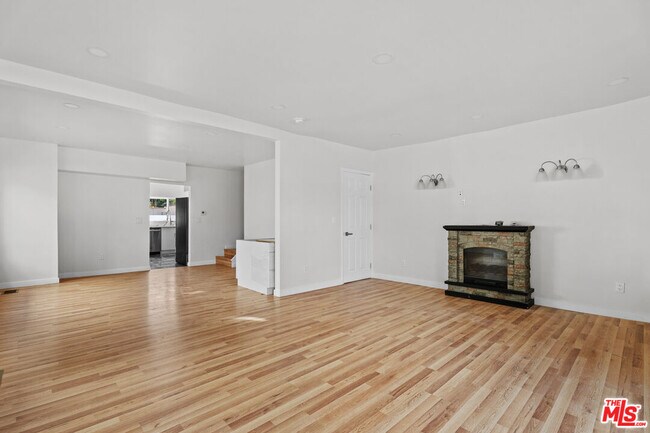 Building Photo - 1122 S Citrus Ave