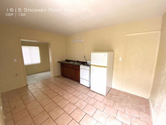 Foto del edificio - 1615 Stickney Point Rd