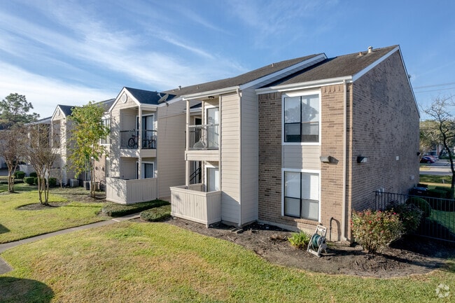 Building Photo - Fairway Square