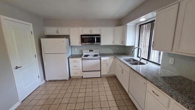 Building Photo - 12828 W 110th Terrace