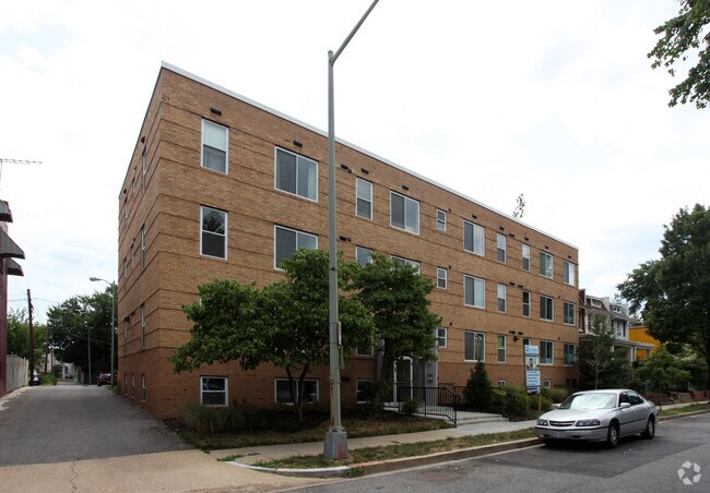 Primary Photo - 420 16th St SE
