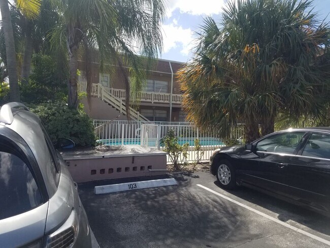 Building Photo - One bedroom apartment in Pompano Beach