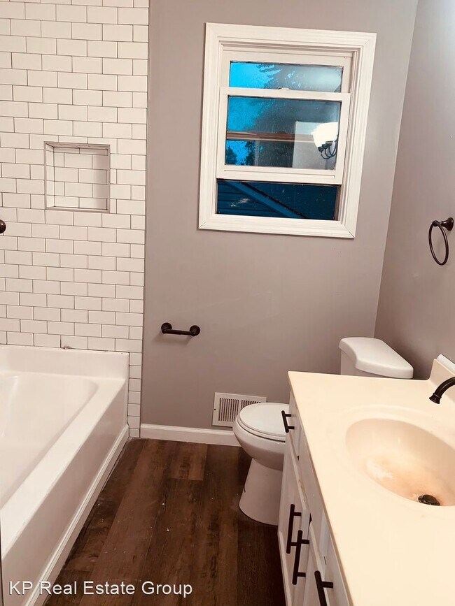 Foto del edificio - 3 br, 1.5 bath House - 1281 Country Club Rd