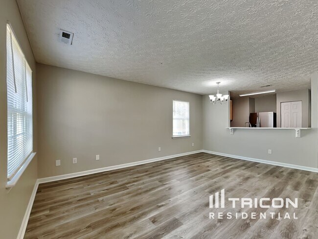 Foto del edificio - 5805 Forest Point Rd