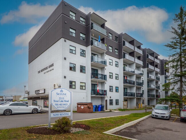 Photo du bâtiment - The Heritage Arms Apartments