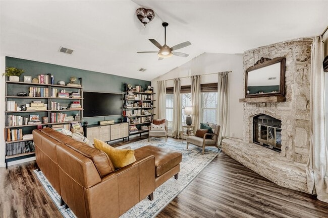 Building Photo - 916 Great Britain Blvd